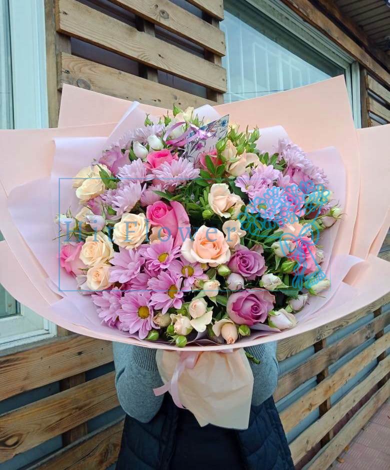 Букет цветов из: Розы и Хризантемы